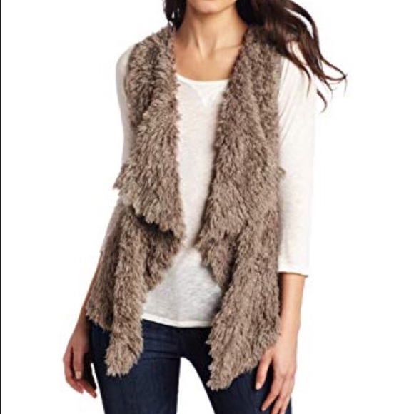 Kensie Jackets & Blazers - Kensie vest faux furry shag tan M